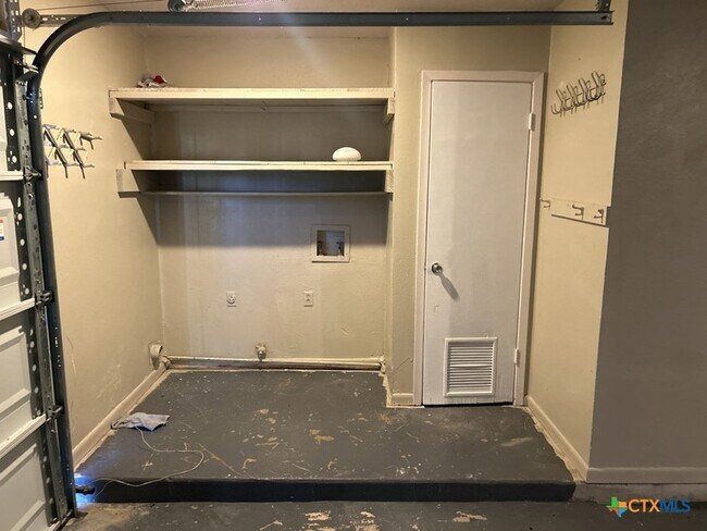 Building Photo - 1202 Alta Mira Dr