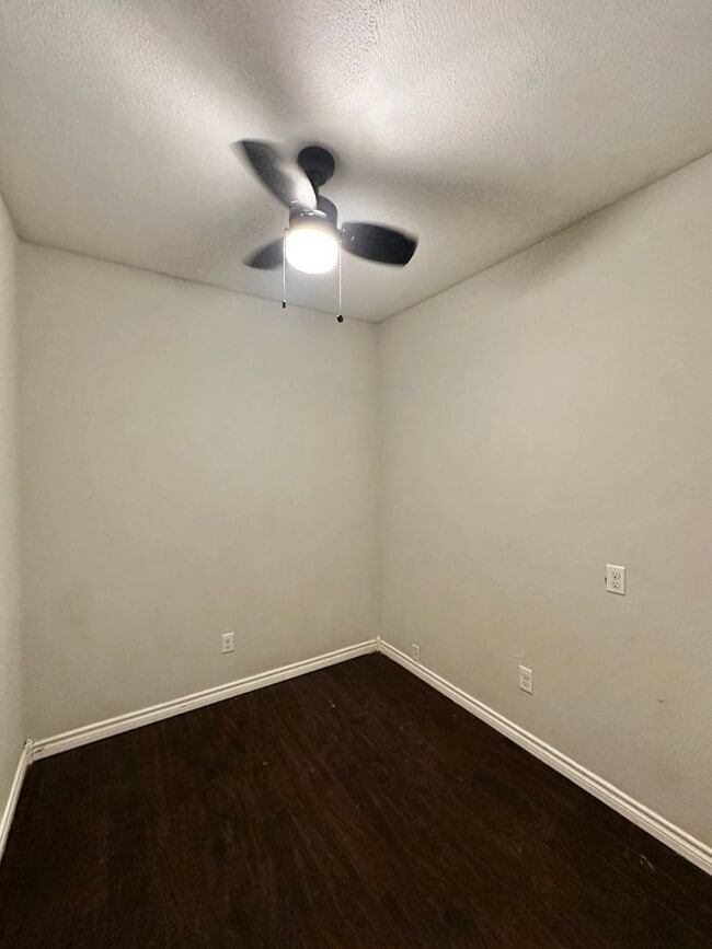 Building Photo - Lawn Care & WiFi Included