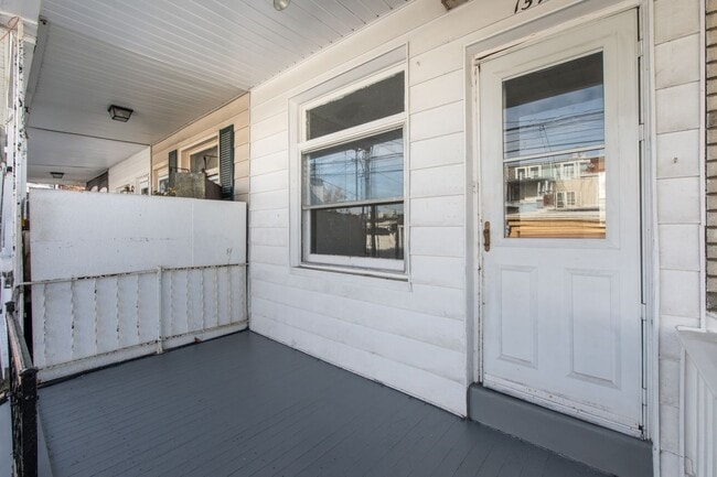 Building Photo - 1542 Warren St