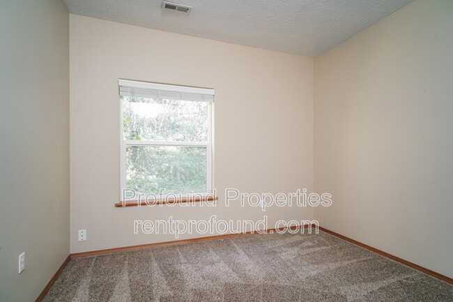 Building Photo - 2623 NE Rocky Butte Rd