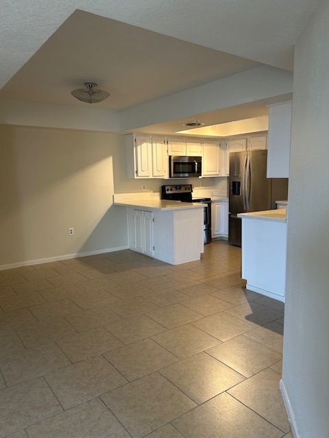 Dining Area - 4200 N Miller Rd