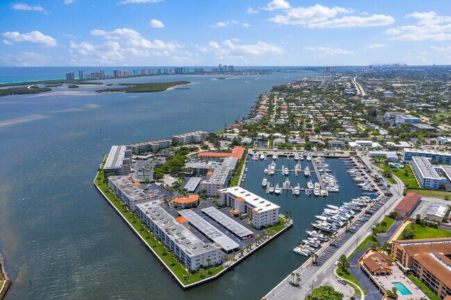 Building Photo - 29 Yacht Club Dr