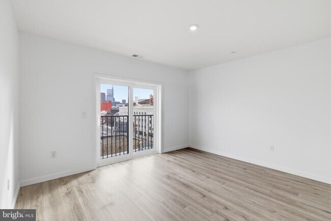 Building Photo - 915 N Broad St