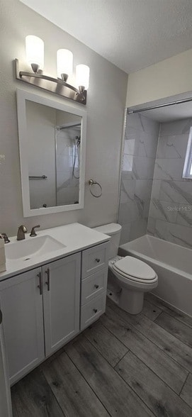 Building Photo - 3722 Rosemary Dr