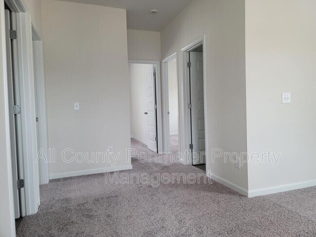 Building Photo - 25 Rambling Oaks Dr NE