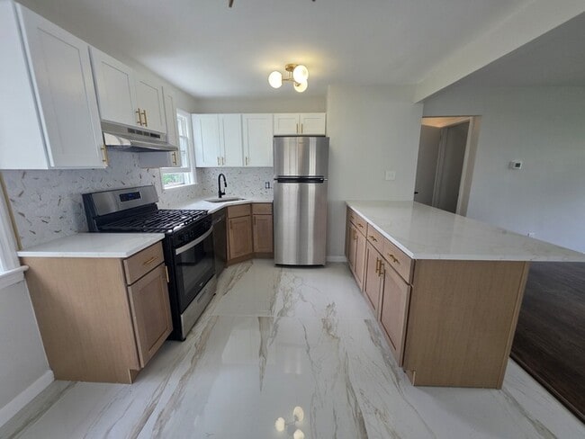 Building Photo - 40 Highview Dr