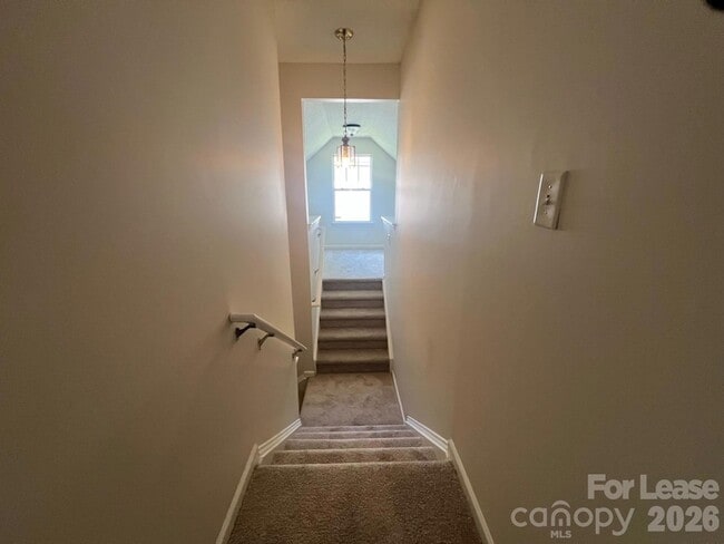 Building Photo - 176 English Hills Dr