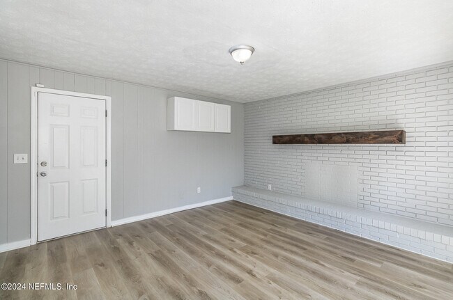 Building Photo - 2867 Holly Bay Rd
