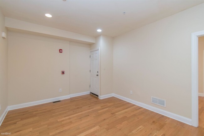 Building Photo - 5 br, 2 bath Triplex - 1842 N 17TH ST Unit...