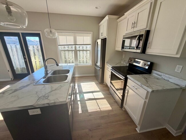 Building Photo - *** MOVE IN SPECIAL *** 3 BED 2 BATH