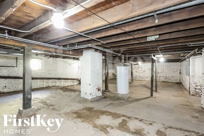 Building Photo - 542 Oak St