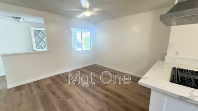 Building Photo - 425 Glenhill Dr