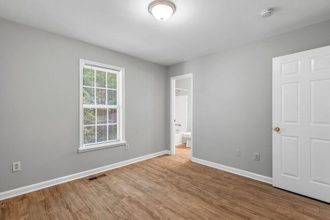 Building Photo - NW Home - Updated Kitchen and Bathrooms, Wood Laminate Flooring, Deck, Must See!