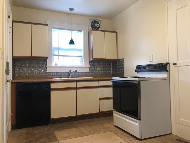 Building Photo - Westmoreland1132