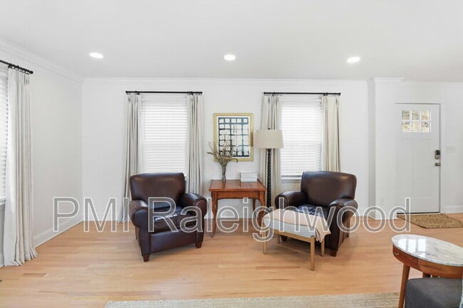 Building Photo - 322 E Millbrook Rd