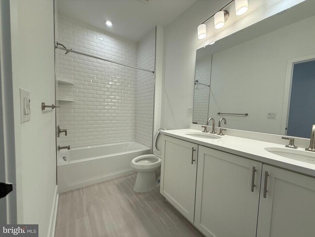 Building Photo - 2103 Donatello Dr