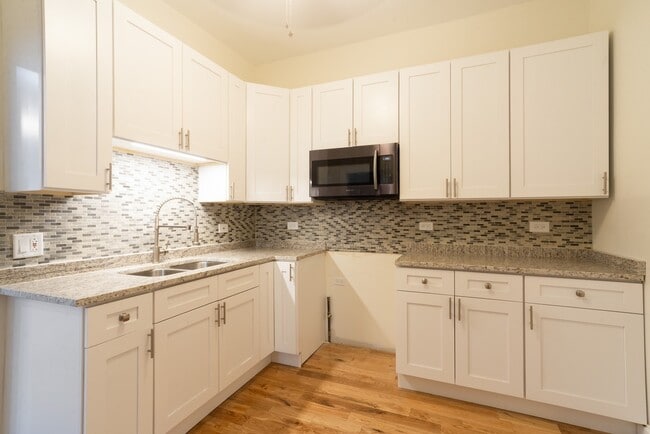 Building Photo - 3852 W Monroe St