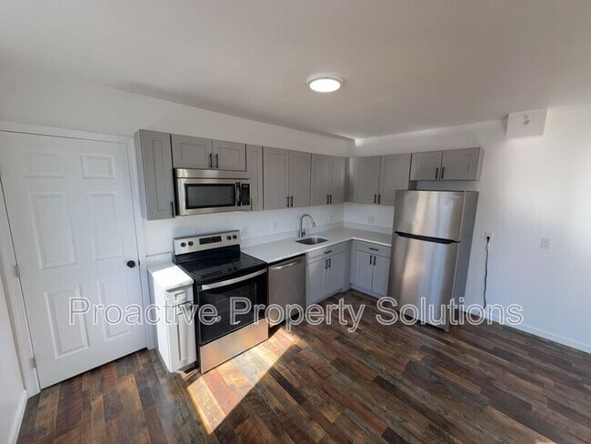 Building Photo - 730 N Main St