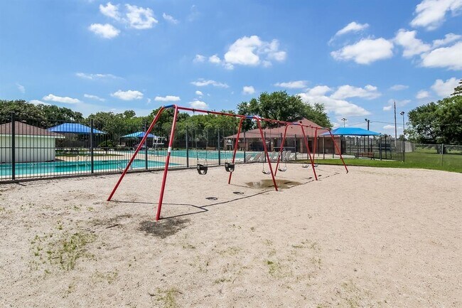 Building Photo - 8707 Farm Ridge Ln