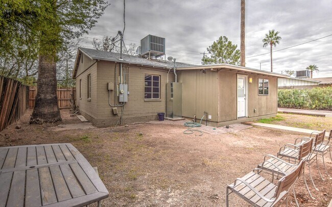 Building Photo - Vintage Ranch Home