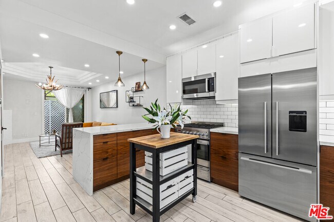Building Photo - 2500 Abbot Kinney Blvd