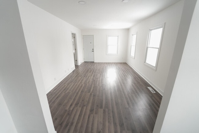 Building Photo - 1313 Summerset Dr