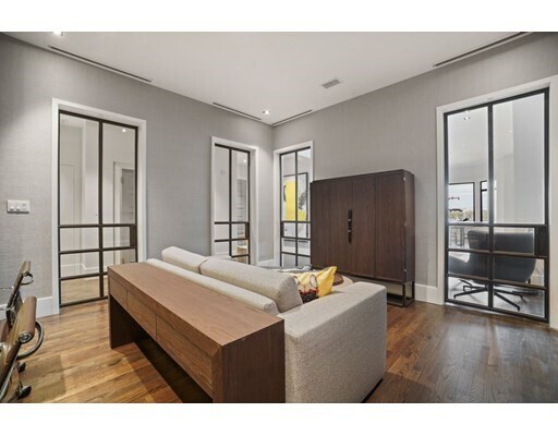Building Photo - 316 Beacon St