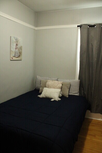 Building Photo - 2621 S Howell Ave