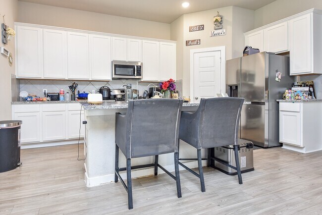 Building Photo - 2615 Westward Hl Dr