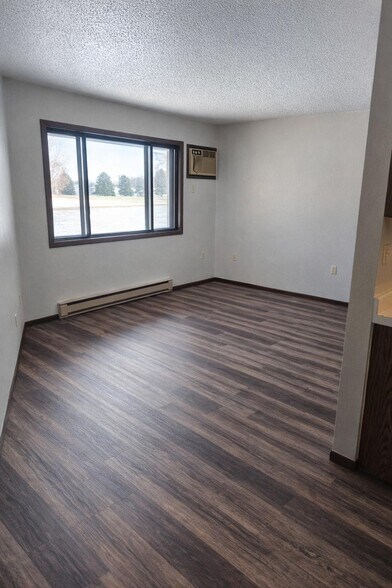 Building Photo - 551 Lakeview Rd