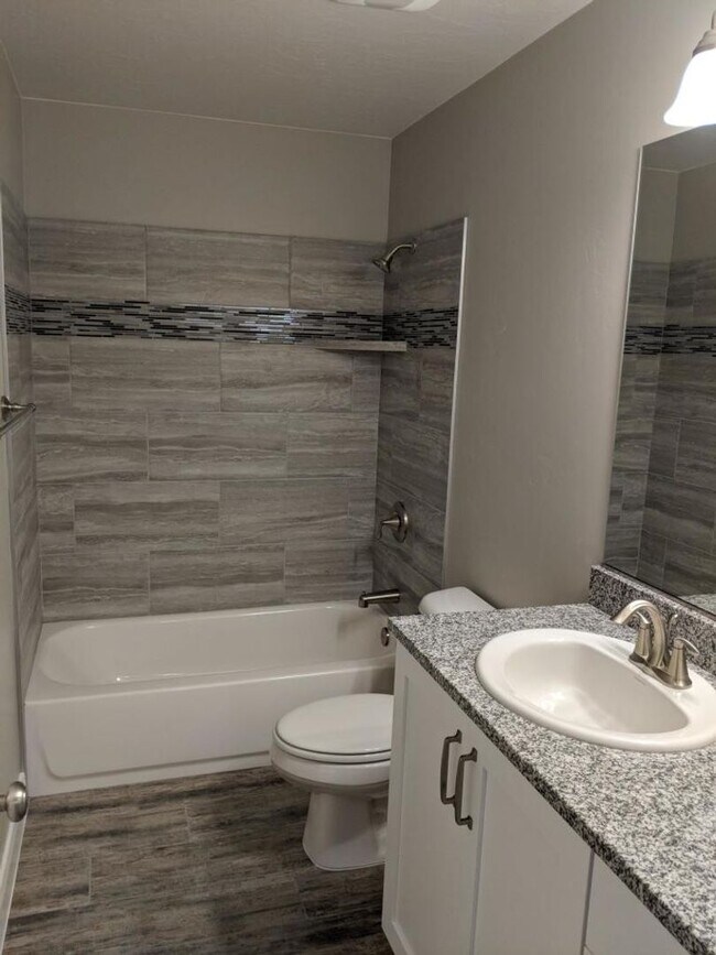 Building Photo - Beautiful 3 Bedroom Blackhawk Townhome