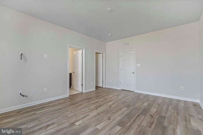 Building Photo - 5903 Garden Walk Dr