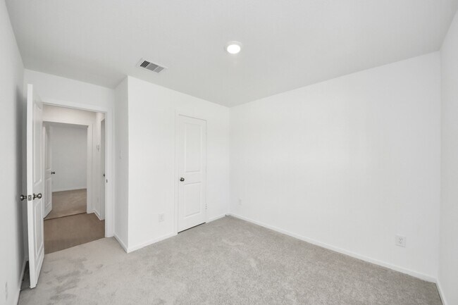 Building Photo - 105 Nicholas Rd