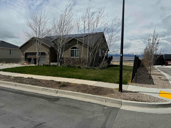 Building Photo - 656 S 1050 W