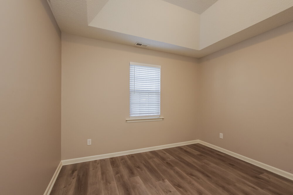 Building Photo - 4020 River Falls Dr