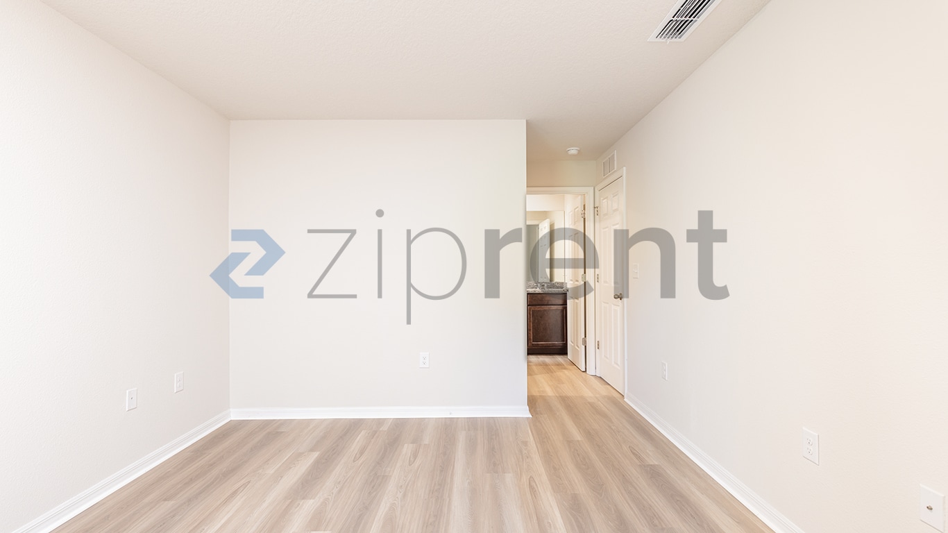 Building Photo - Unit B