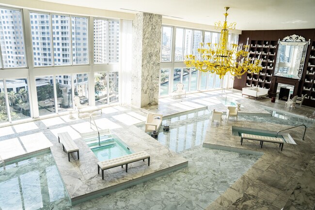 Building Photo - 465 Brickell Ave