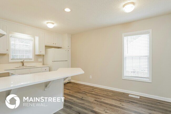 Building Photo - 305 Trestlewood Ln