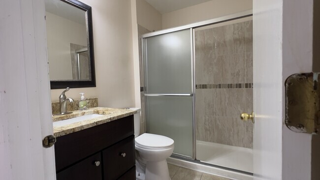 Building Photo - 385 Grissom Ct