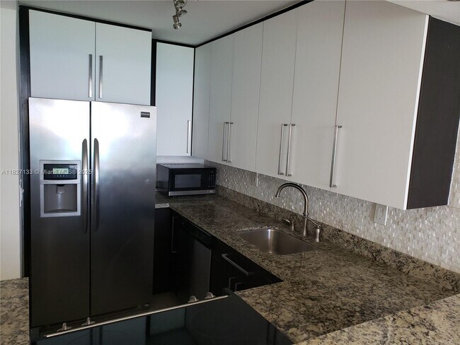 Building Photo - 2899 Collins Ave