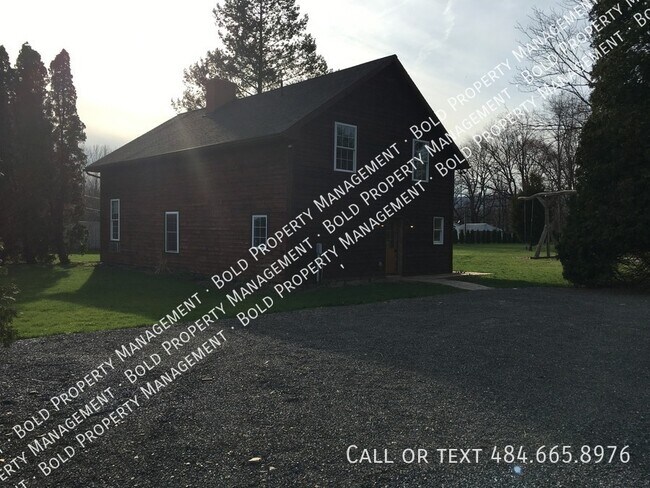 Building Photo - 101 Schubert Rd