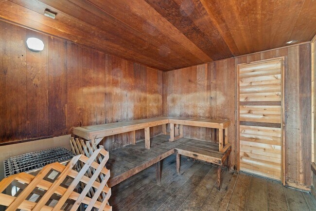 Building Photo - 1221 N Dearborn Pkwy