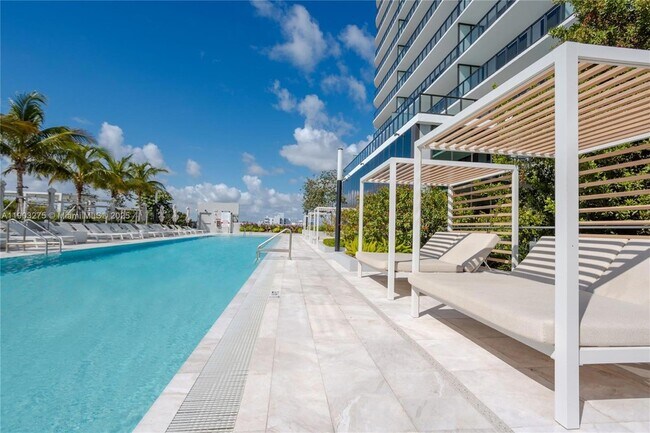 Building Photo - 580 72nd St