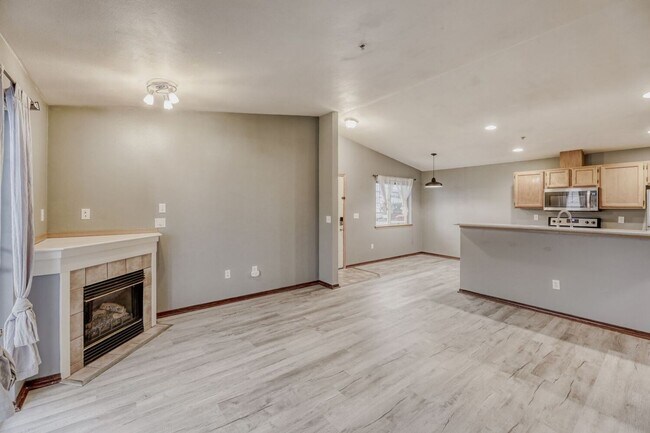 Building Photo - 2BR/2BA Everett Condo: Fresh Updates + Gated Access!