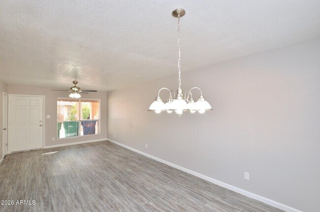 Building Photo - 645 N Arrowhead Dr