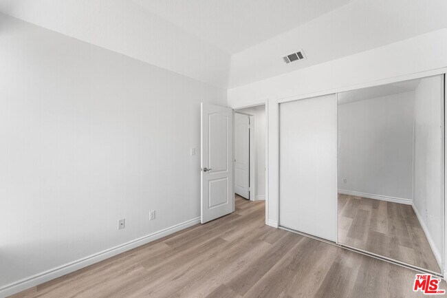 Building Photo - 37105 Zinnia St