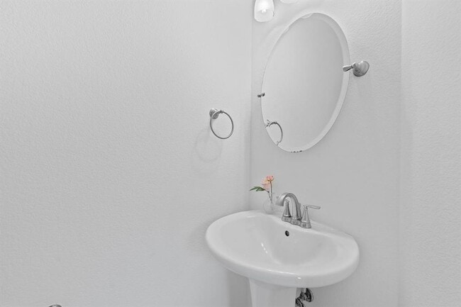 Building Photo - 5412 Grover Ave