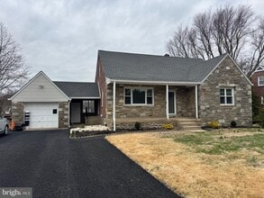 Building Photo - 36 Gravel Hill Rd