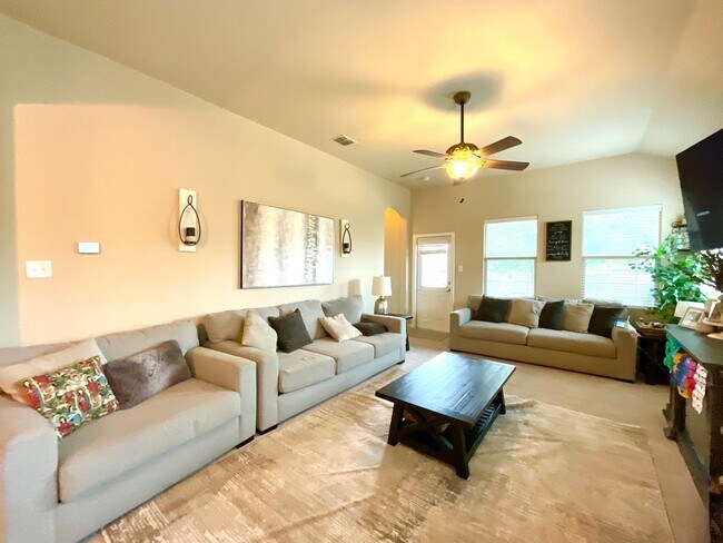 Building Photo - *COMING SOON* Modern Home with Fenced Backyard, Community Pool & Playground!