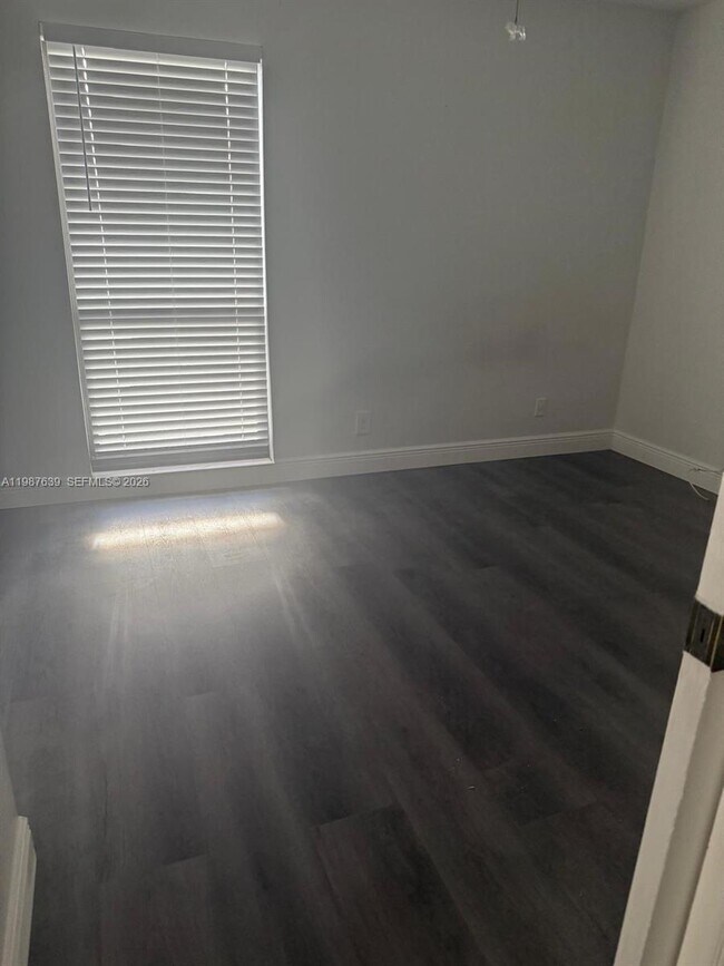 Building Photo - 516 Briarwood Cir